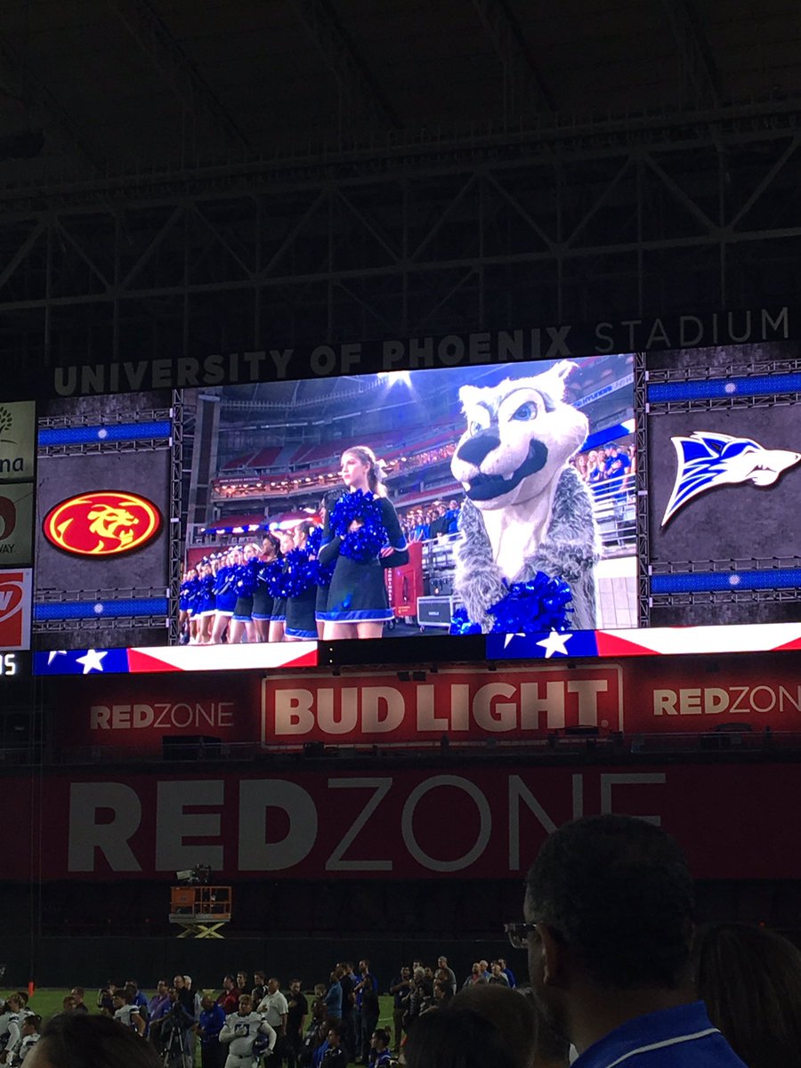 melbradbury16's tweet photo. #CHSWOLVES #MAKOA #OHANA #VXLIVE #AZSTATECHAMPS ππππ https://t.co/yUgMWrNmEX