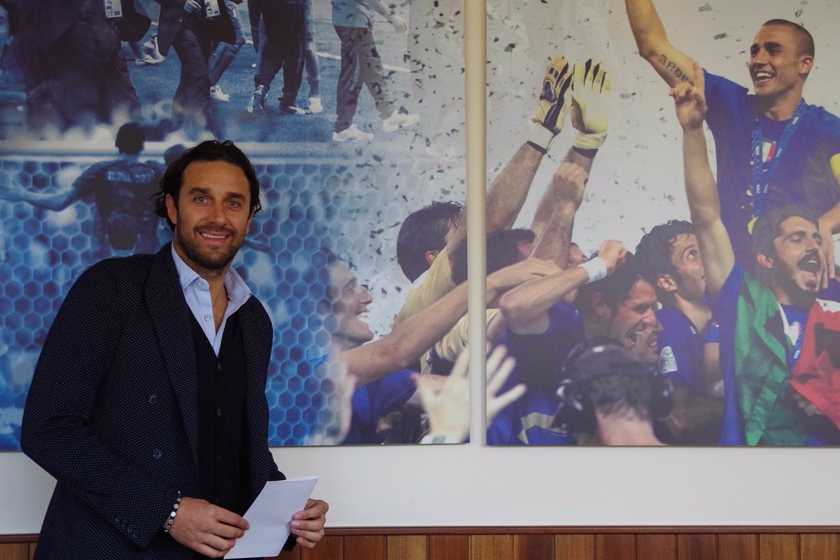 FIGC's tweet photo. A #Coverciano gli esami per diventare DS.
Anche il Campione 2006 e Dirigente dell' @HellasVeronaFC #LucaToni ha discusso la propria tesi! https://t.co/ryHif18tGR