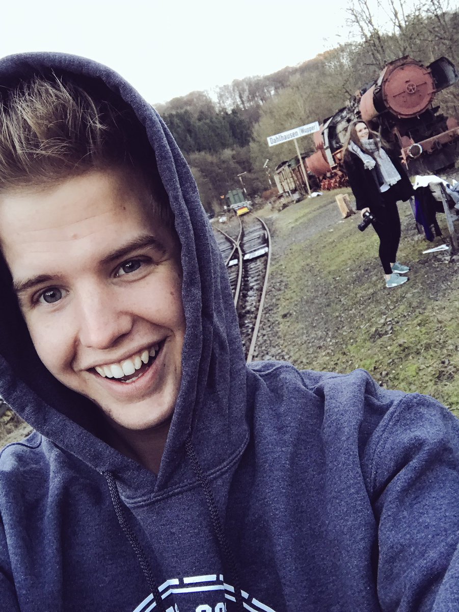 Neues Merch wurde geshootet! Marci hat ordentlich rumgeknipst! AB SONNTAG 04.12.16 kayef.de