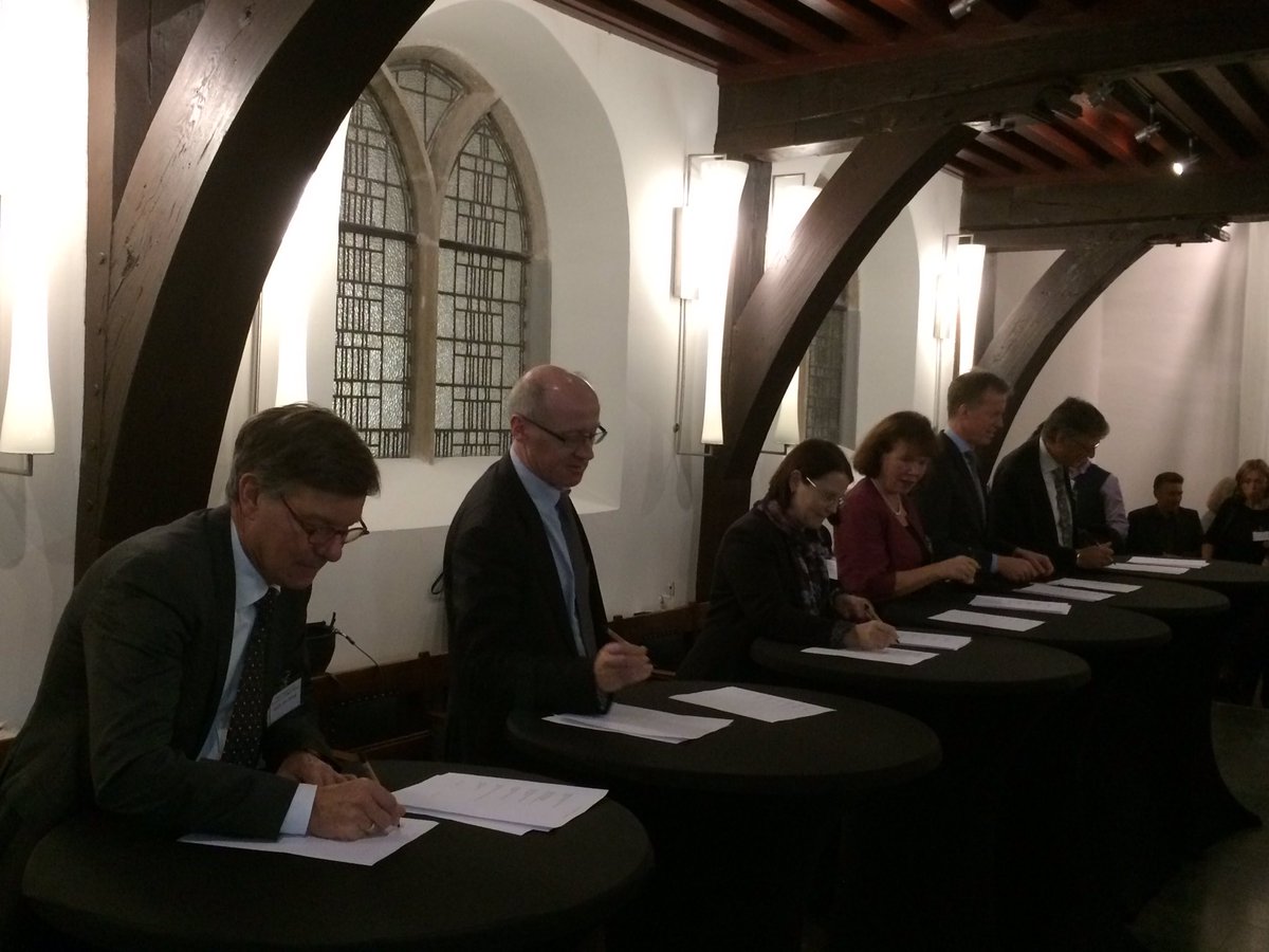 Proud on our brand new European Consortium U!REKA <a href="/HvA/">Hogeschool van Amsterdam (HvA)</a> @HM_de_Jong <a href="/Erikvanden_Berg/">ErikvandenBerg</a> #ureka