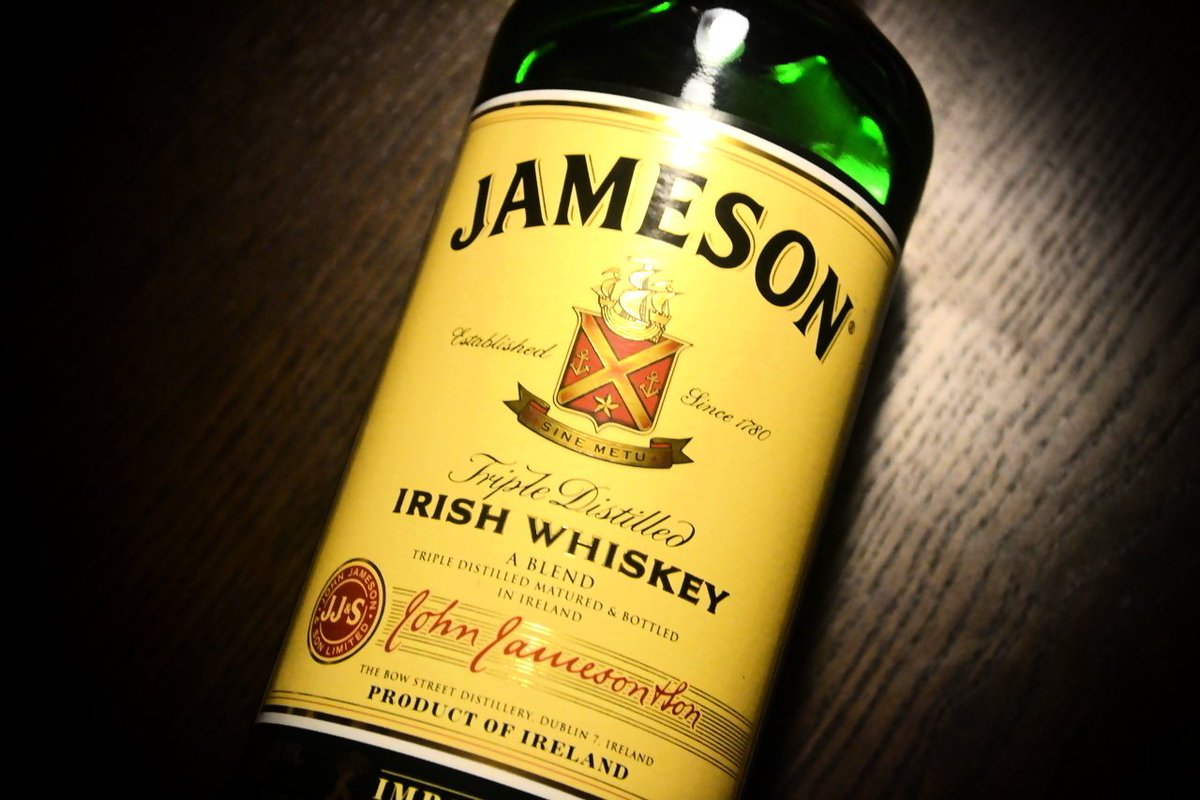 EdsTavernNC's tweet photo. #CyberMonday Ed's has FREE WI-FI!! 1/2 OFF #wings $1.50 PBR Btls, $4 @SierraNevada Oktoberfest Draft and $6 @jamesonwhiskey ! https://t.co/ljEcpkpYbP