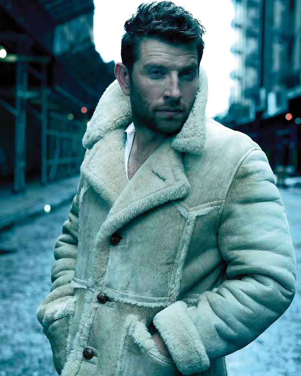 bretteldredge's tweet photo. Winter is coming!!! Bring on the Whiskey and hot chocolate! https://t.co/oAy5H4243O