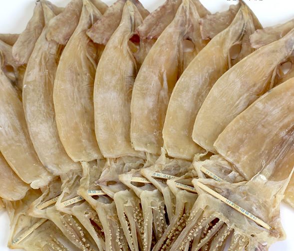 해산물은 못먹지만 마른 오징어를 좋아하는 준이가 너무 귀여워서 하는 이벤트 8ㅅ8 ..........♥
#남준아사랑해 해시태그와 함께 <a href="/BTS_twt/">방탄소년단</a> 에 사랑가득 멘션을 보내주세요! 제 계정은 태그X
 당첨자를 뽑아 마른 오징어를 드립니다..ㅇ3ㅇ