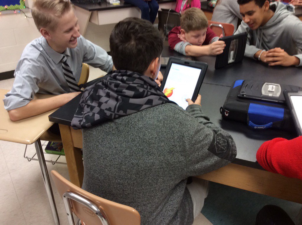 DebbieGatrel's tweet photo. ESHS presentations to ESMS students, teaching them about elements. @Mrs_dhank @megannnn_annnn #PBL @MS_ESSD40 https://t.co/QVWQV9T0Km