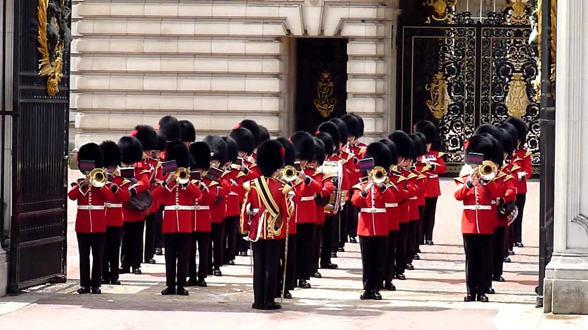 Changing of the guard. Changing of the guard. Buckingham palace guards. Changing of the guard. Смена караула в англии.