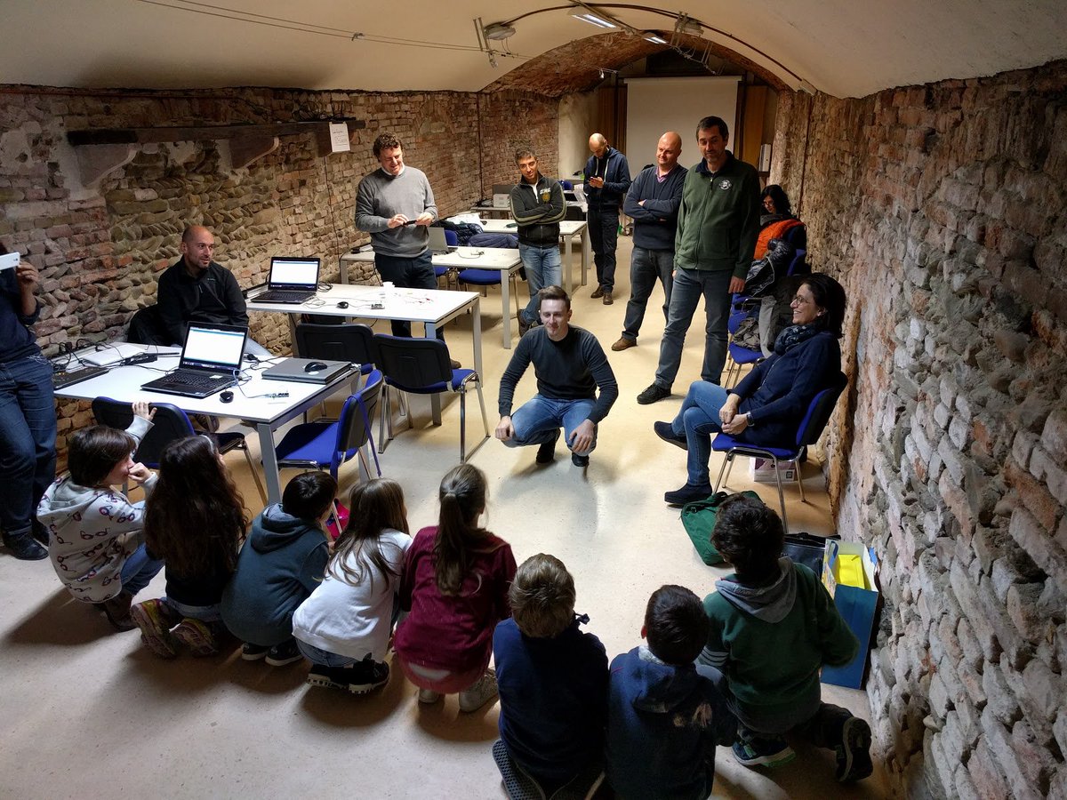 CoderDojoImola's tweet image. Sabato c'è stato il @CoderDojoImola.
Grazie ai nostri volontari abbiamo sperimentato nuove attività di robotica.
facebook.com/coderdojoimola/