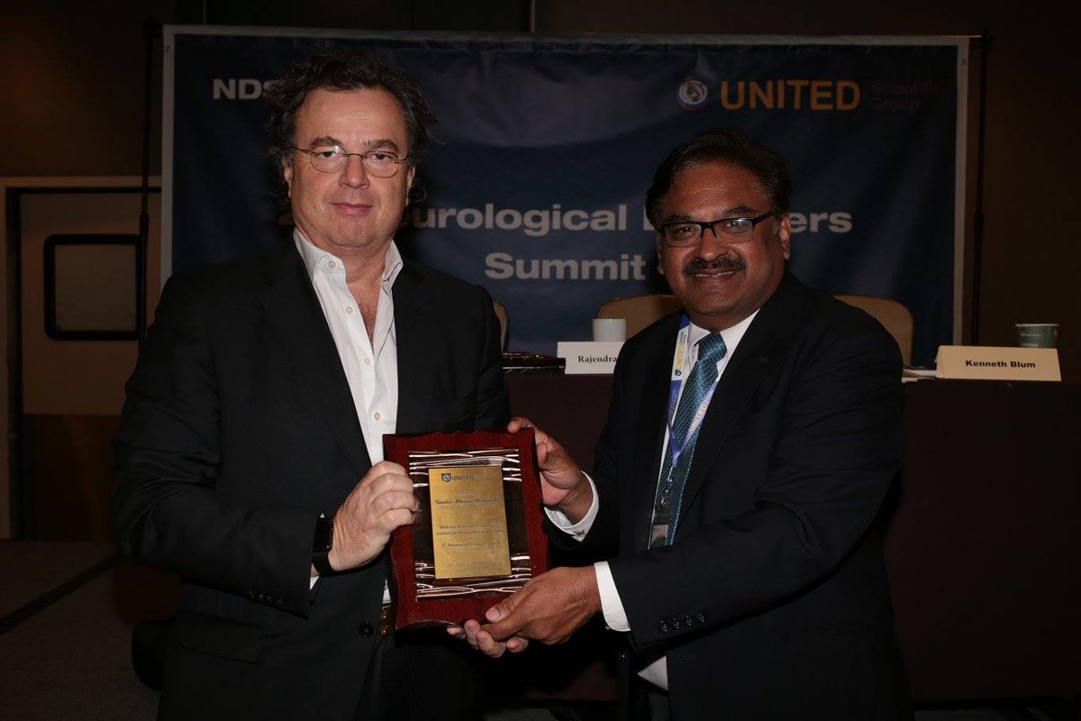 IcahnCMIN's tweet photo. USG gives @Pasing01 award for his keynote speech on prevention of #AlzheimersDisease at the 2nd Neurological Disorders Summit @NDS_2015 https://t.co/QG7DI0Ey1w