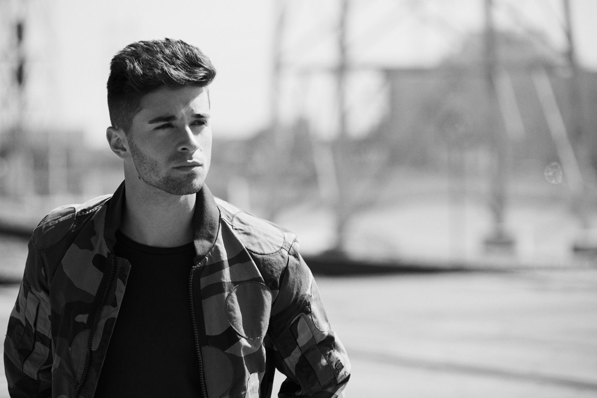 WarnerPromo's tweet photo. #HappyBirthdayJakeMiller!!!! https://t.co/aYp34XrVWL