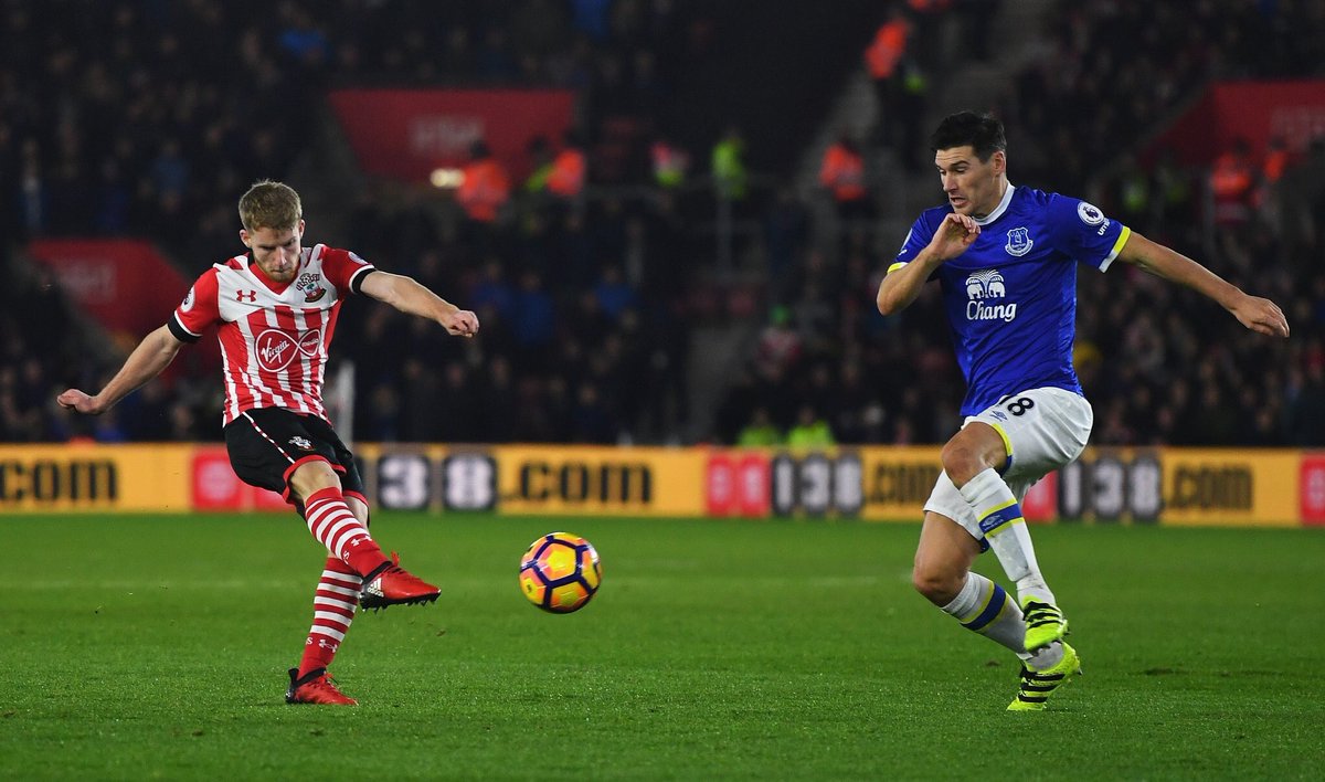 FutbolScouting_'s tweet image. #PremierLeague 🇬🇧

Foto: Joshua Sims, debutante ayer con el #Southampton y Gareth Barry, jugador en activo con más partidos en #EPL: 606