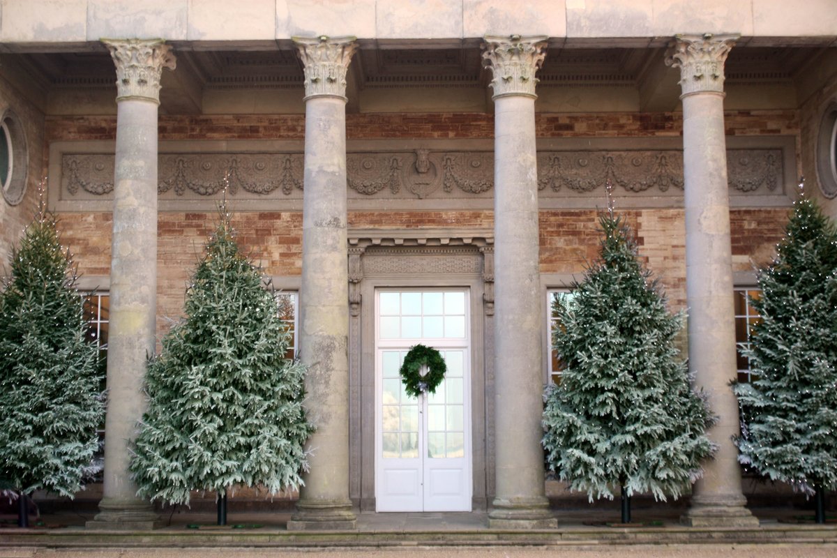 ComptonVerney's tweet photo. #ChristmasWeekends Food Fair, fireworks, @RubyVintageFair, Father Christmas, Reindeer, craft, Queen Victoria &amp; music https://t.co/Z7iTRTzgc1 https://t.co/38AaXChOa8