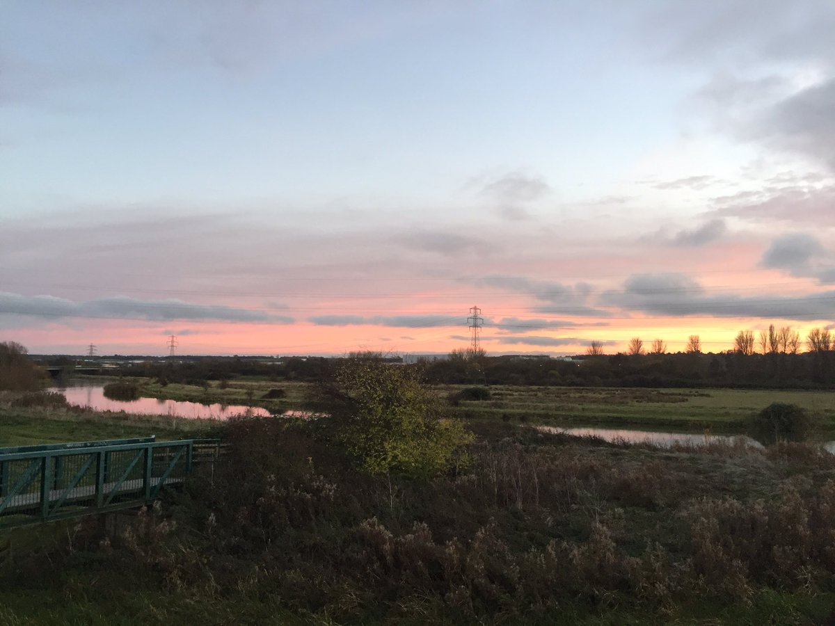 TheArkNpton's tweet photo. Stunning sunsets down at midsummer meadow @NNweather #midsummermeadow #sunsets #allaboard #pinkskies https://t.co/eNcVEONxZw