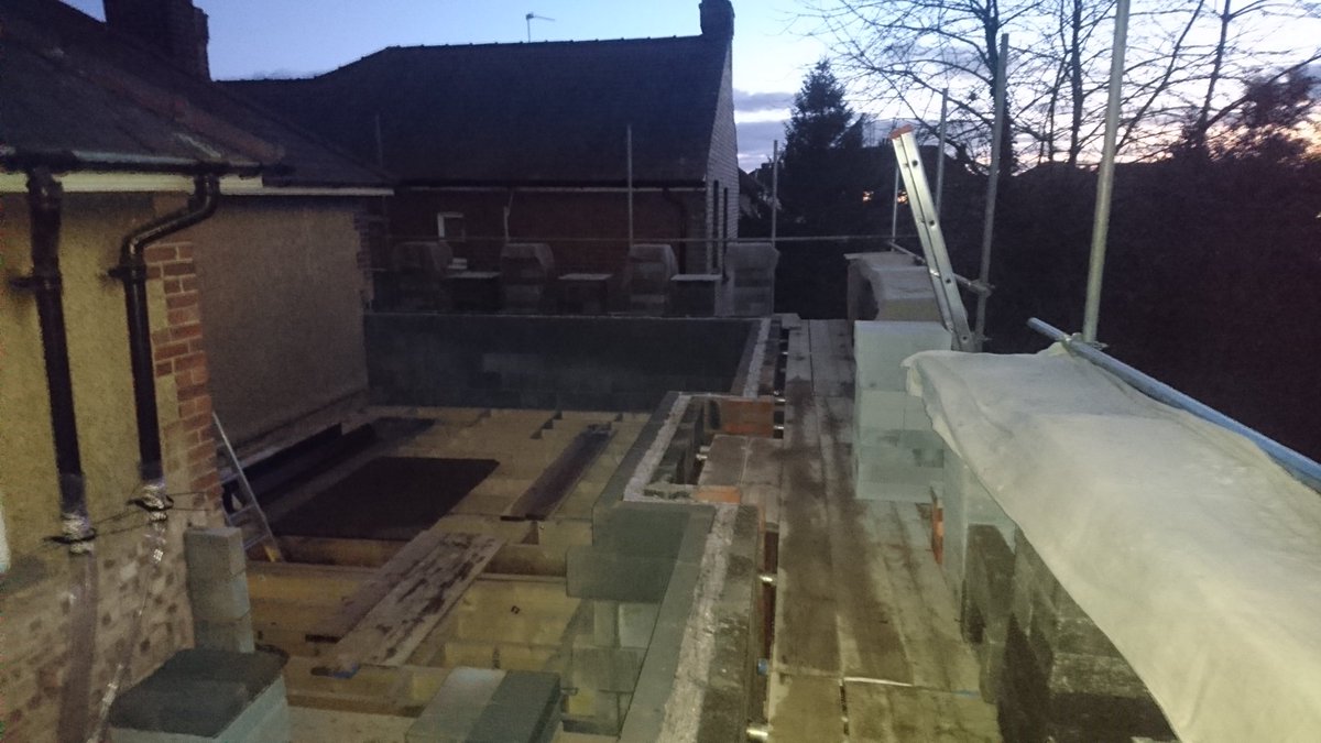 trinitygreen01's tweet photo. Don't forget to cover up tonight. Temperatures are set to drop, clear skies indicates low temperatures. #freezing #drymaterials #blocklaying https://t.co/ChqdewZ555