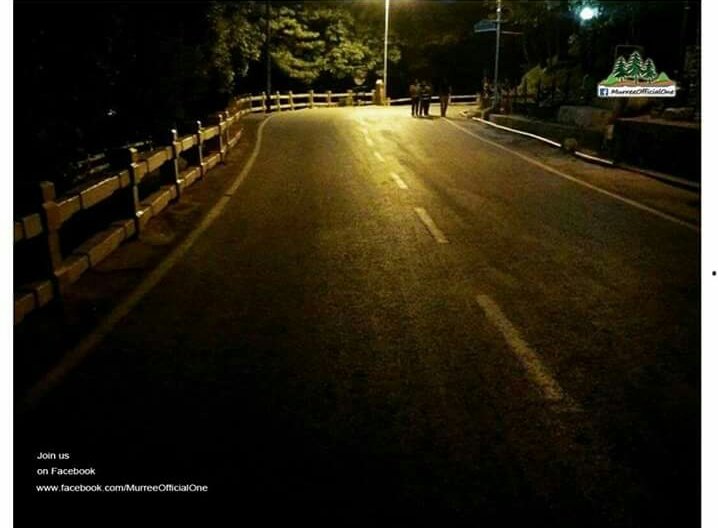 Talha_mustaq's tweet photo. Tag that person you want to walk with on #murree mall road 
But after 1am https://t.co/PsLbVZSViT