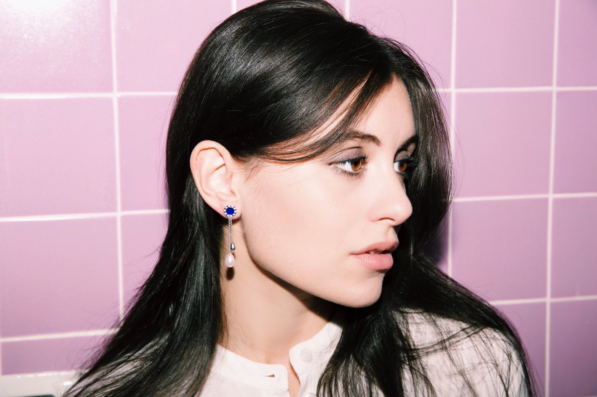 MartaPozzan's tweet photo. @MartaPozzan x @swoonery_ in the 'Transformer' #FeelUnderstood #TheSwoonSet #BucJewelry #TheTransformerEarring #martapozzan https://t.co/DUadH2MAuJ
