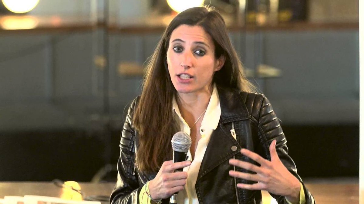 WeChewTheFat's tweet photo. Watch @chloemacintosh sharing insights at #ChewTheFat with @VickyHunter24 https://t.co/xsEzE2R2j0 Thanks to @TheOfficeGroup for the space :) https://t.co/R2JYmah9zf