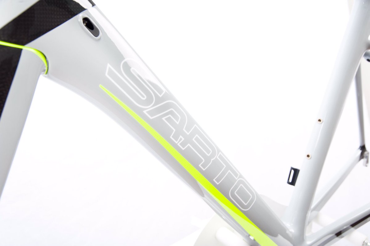 Start planning your next season in the smartest way possible.
#Sarto #Lampo, the finest Italian craftsmanship on a carbon aero bike.