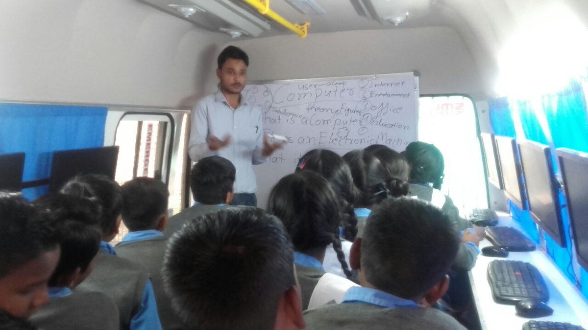 AasraaTrust's tweet photo. First day of our #mobilecomputerlab at Mangala Devi Govt. School
#dehradun #transformingindia #thelogicalindian #thebetterindia #education https://t.co/hK2Smywknb