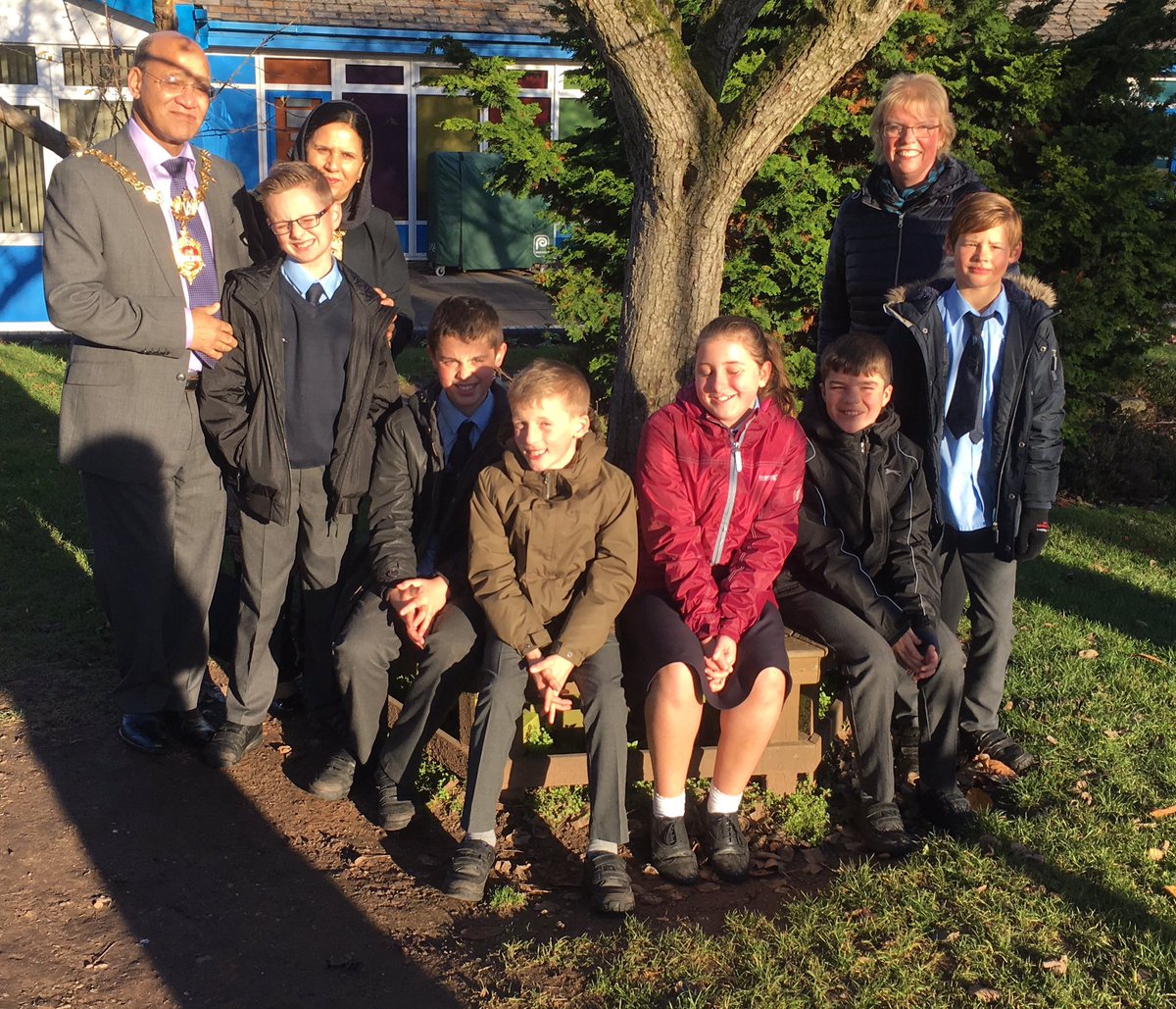 DudHealthSch's tweet photo. Children at St James C/E enjoying visit from @WyllieEwyllie @DudleyMayor @_thedailymile #HealthandWellbeing https://t.co/hztRY2ANSc