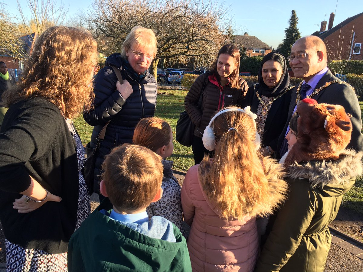 DudHealthSch's tweet photo. Children at St James C/E enjoying visit from @WyllieEwyllie @DudleyMayor @_thedailymile #HealthandWellbeing https://t.co/hztRY2ANSc