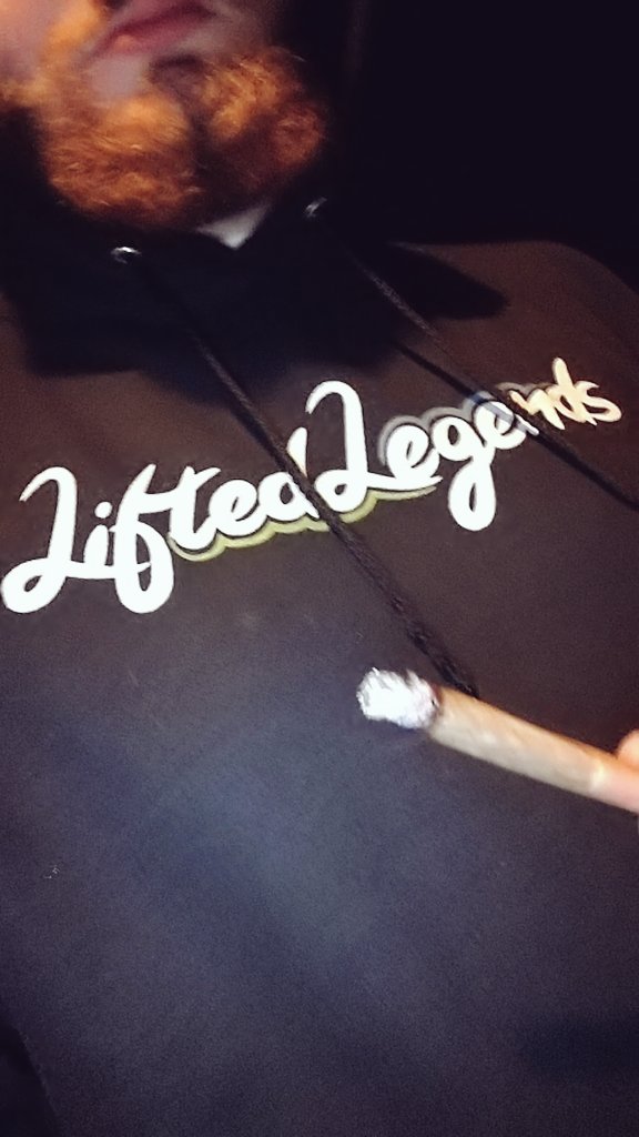Primehardt_'s tweet photo. 2 gram joint in style! #stayhigh #staylifted #2grambadboy #420blazeit #xCodeh https://t.co/yCnyoWV1hF