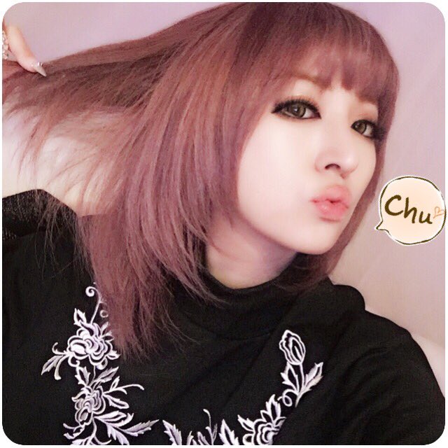 迅 個人的な意見でごめんなさい ロングも可愛いんですけど 密かにロングよりショート セミロングのさくりなさんが好きです 似合ってますよ