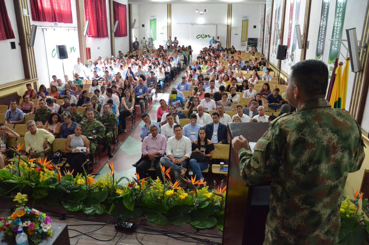 Ejercito_Div5's tweet photo. El Tolima se unió hoy a los ciclos territoriales para la construcción del Ejército del Futuro. Masiva participación de la ciudadanía. https://t.co/Bkx7KtgQuY