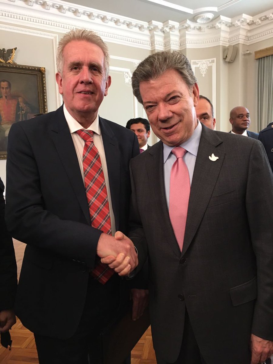 FDavilaL's tweet photo. Desde el @Poligran, reitero nuestro compromiso con el desarrollo del sector educativo y empresarial. @JuanManSantos https://t.co/aLzsAA739G