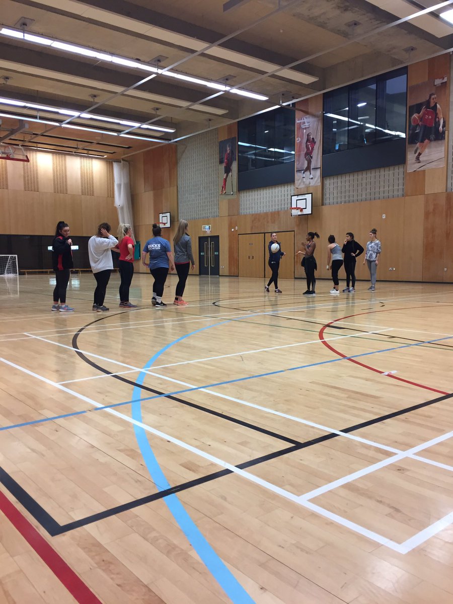 UNO_Bucks's tweet photo. Group drill no.1 @1621_Netball https://t.co/65xcOLaIuU