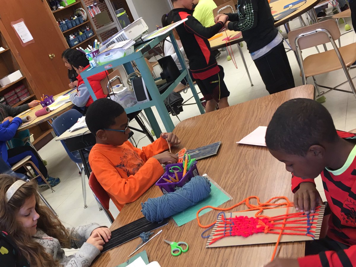 MrsNHunter's tweet photo. Check out these awesome third grade weavers!  Hard work and practice pays off! https://t.co/uyZlup9lmQ