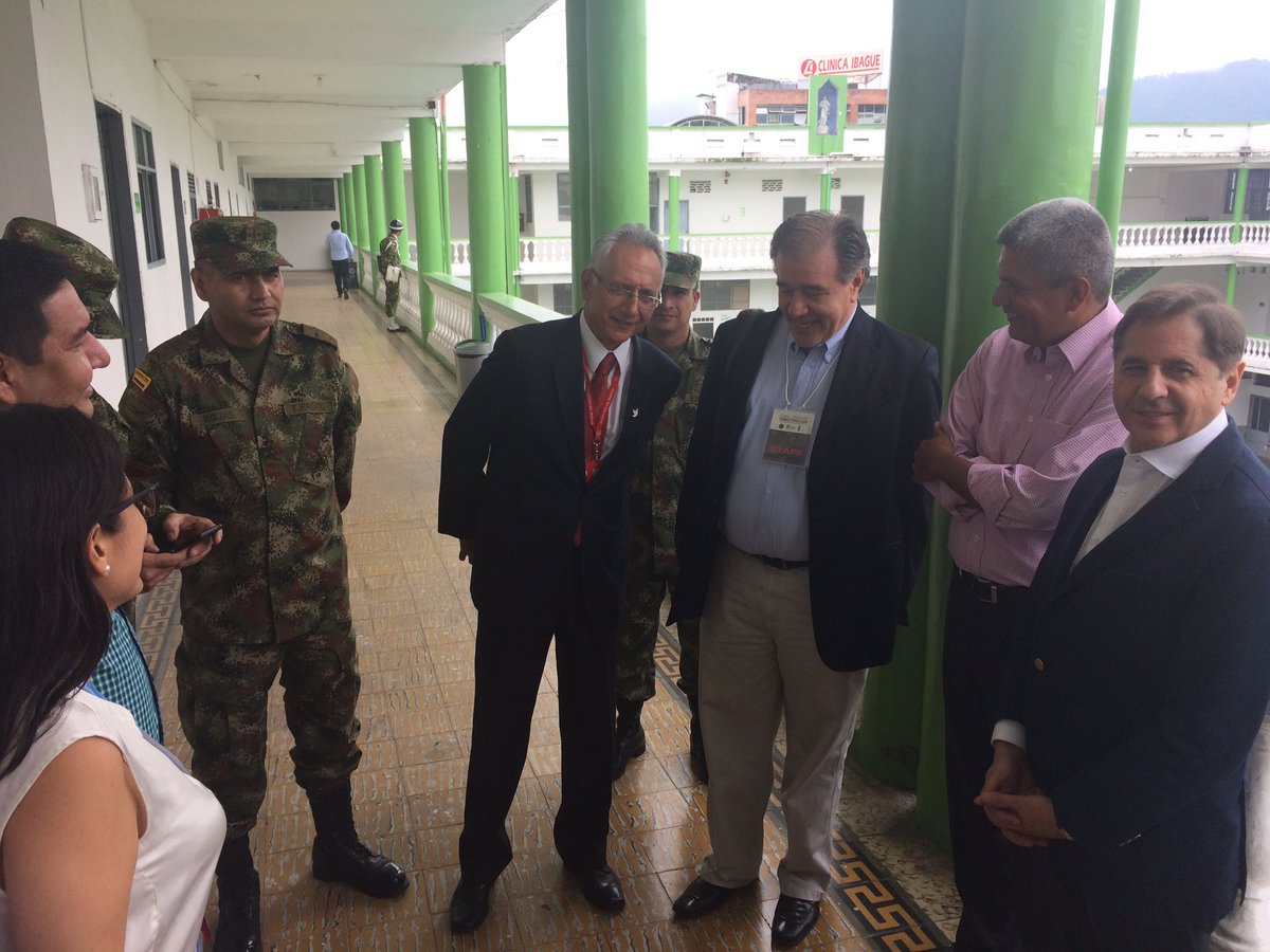 Ejercito_Div5's tweet photo. Alcalde de Ibagué, menciona que la Br06 ya empezó en la Construcción del Ejército del Futuro. "Diálogos territoriales en el Tolima". https://t.co/5p52RTBpbk