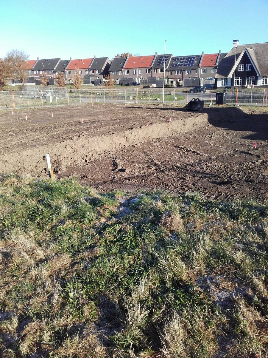 Bergstein_Tuk's tweet photo. We zijn weer begonnen met de volgende bouwfase. Met hierin onder andere woningtype #Veldkei  en woningtype #Kassei. https://t.co/KLQQhLSjl1