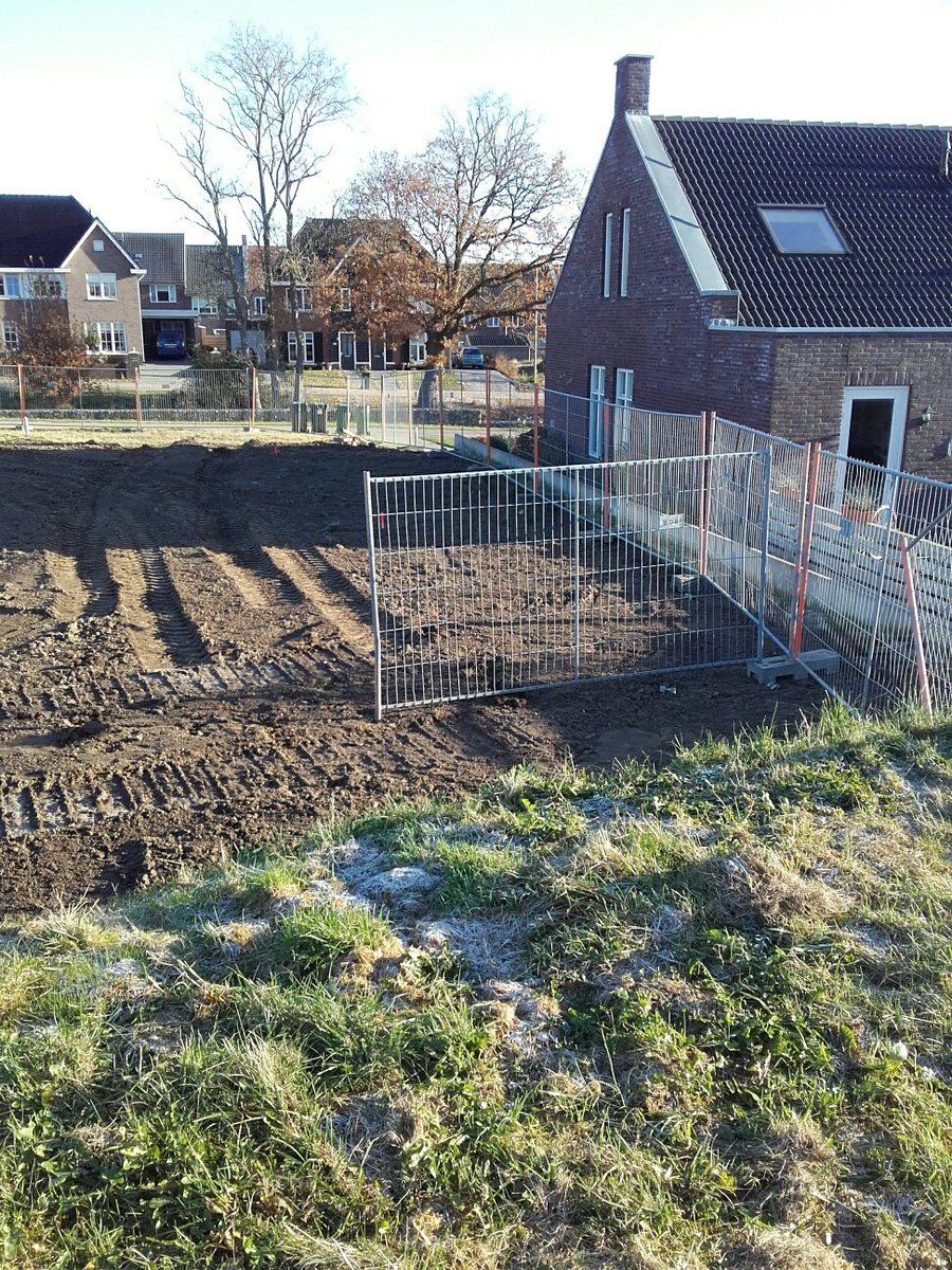 Bergstein_Tuk's tweet photo. We zijn weer begonnen met de volgende bouwfase. Met hierin onder andere woningtype #Veldkei  en woningtype #Kassei. https://t.co/KLQQhLSjl1