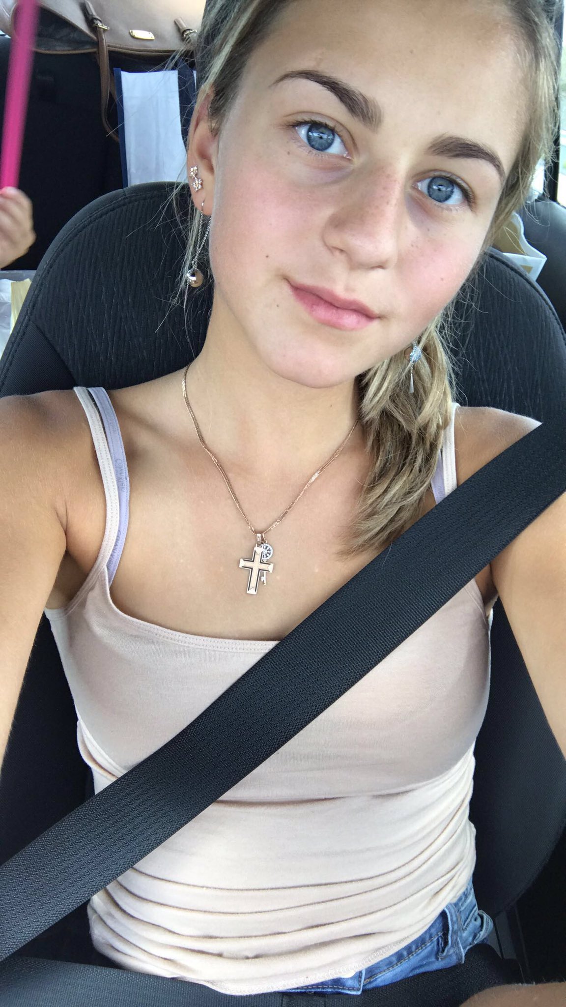 Marta Kostyuk (ou Svitolina Jr) CyXbRUMWgAAfDtr