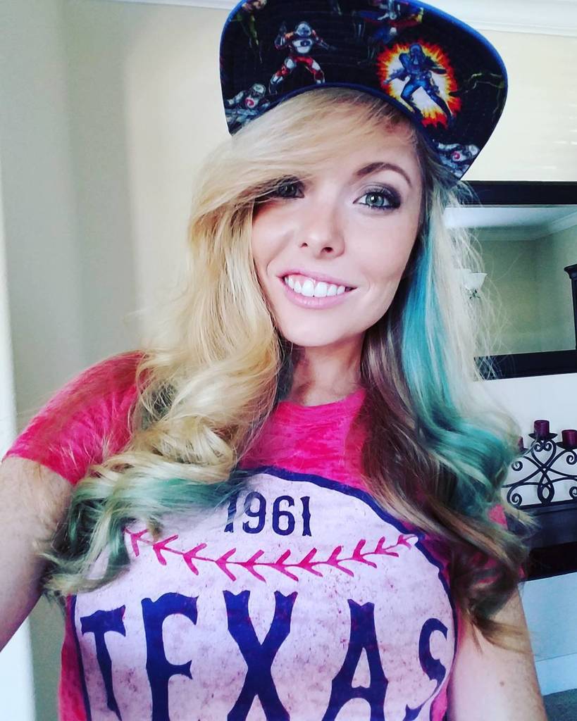 KrystleStarrX's tweet photo. Lots of #doctors visits today. Then back to work 😏 #GIjoe #snapback for the win. #cobra lol #gijoecobra #TexasRange… https://t.co/Md32TP6H8x