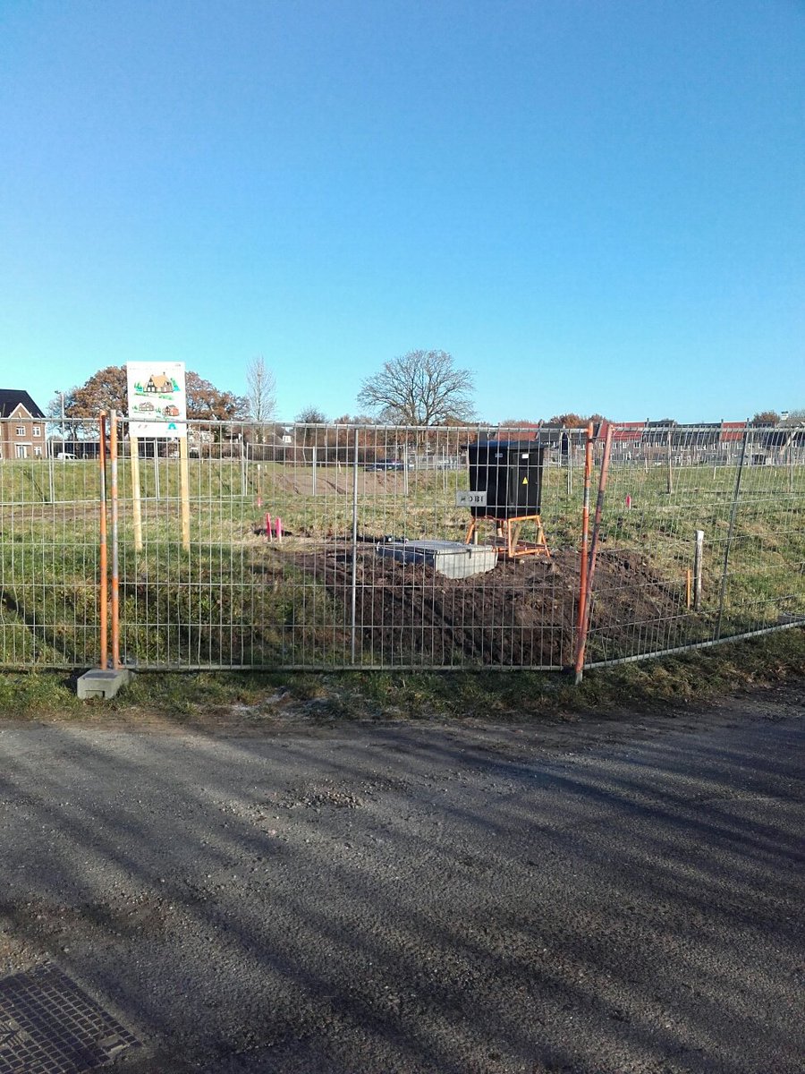 Bergstein_Tuk's tweet photo. We zijn weer begonnen met de volgende bouwfase. Met hierin onder andere woningtype #Veldkei  en woningtype #Kassei. https://t.co/KLQQhLSjl1