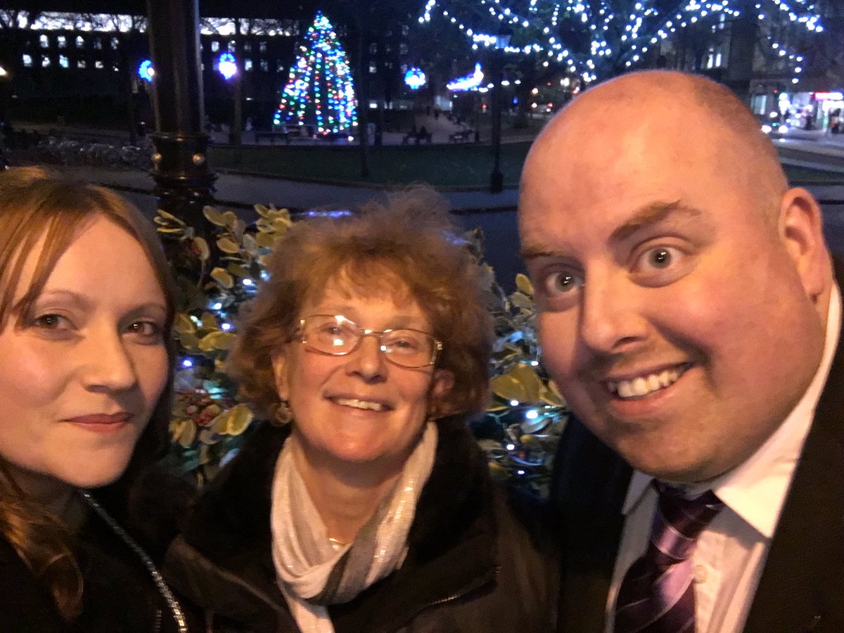 lleisiaubach's tweet photo. Selffi nadoligaidd ar ol ein cyfweliad! #Engage_2016 #bryste https://t.co/jlUPnyYZQN