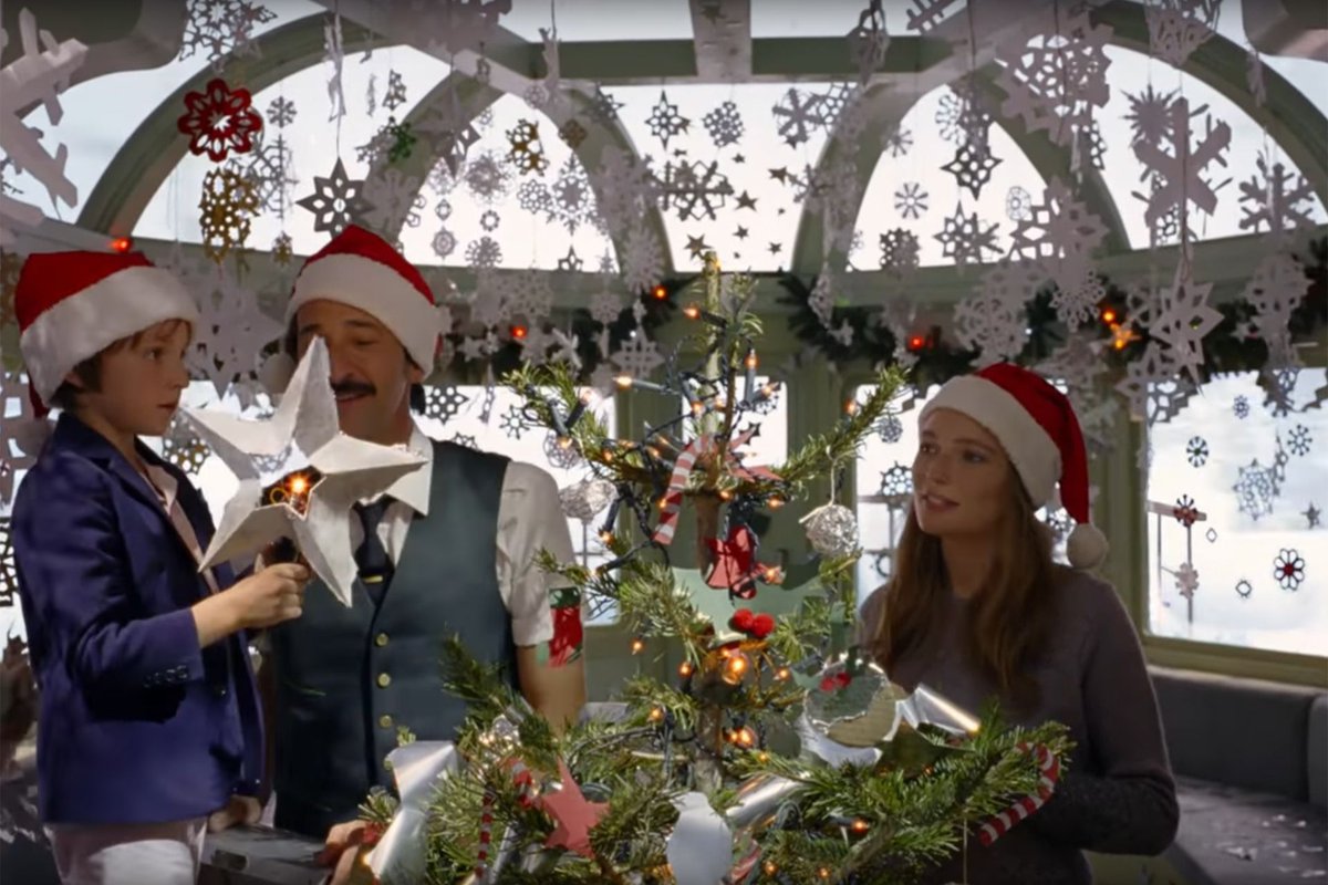 BritishVogue's tweet photo. Could Wes Anderson and @hm's Christmas advert be the best yet?  https://t.co/Qv5cJ3ASVf https://t.co/UnM20tQ0YT