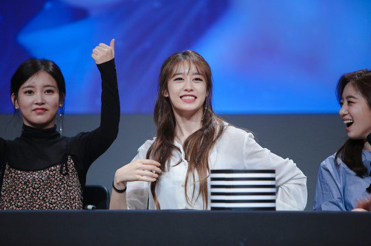 t_araspain95's tweet photo. [FOTOS] #Eunjung #BeautifulGirl #HahmOppa hehehe #EunSsoYeon #EunYeon #SmilingGirls :3 https://t.co/v0TG3g0syN