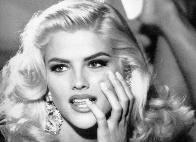 SignMeUppodcast's tweet photo. happy birthday to the Marilyn Monroe of our time #AnnaNicoleSmith #SagittariusSZN https://t.co/fEAslagJhn