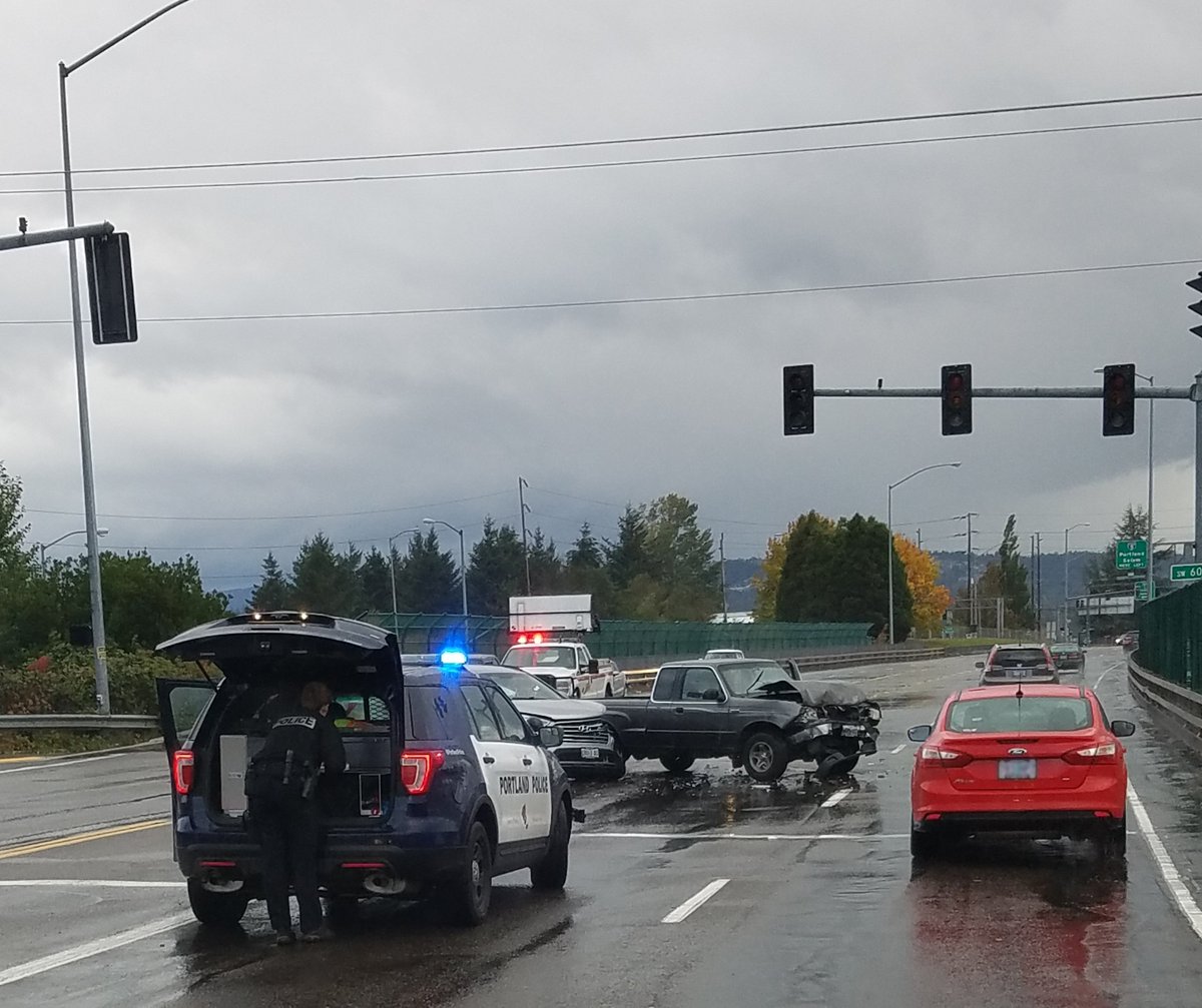 zincfiveinc's tweet photo. When traffic signals fail, #batterybackup can prevent accidents like this one. #NickelZinc #UPStealth #NOleadacid #SmartCities #THISisITS https://t.co/Iumi0xzXIe