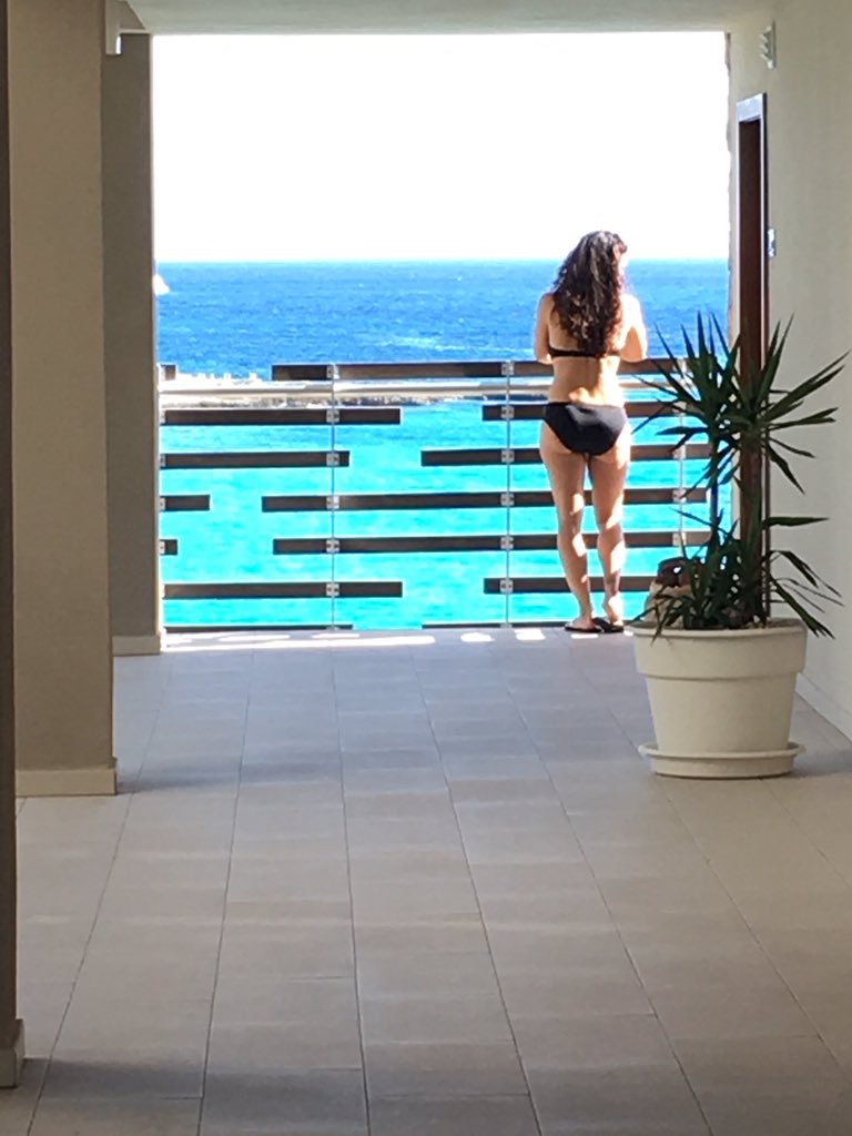 RobynJLevy's tweet photo. #lifeisgood #workhard #playhard 😃#VIP from #nj to #STMAARTEN #2wives #iLoveyouchristina 🏝 https://t.co/B7NRviB0hh