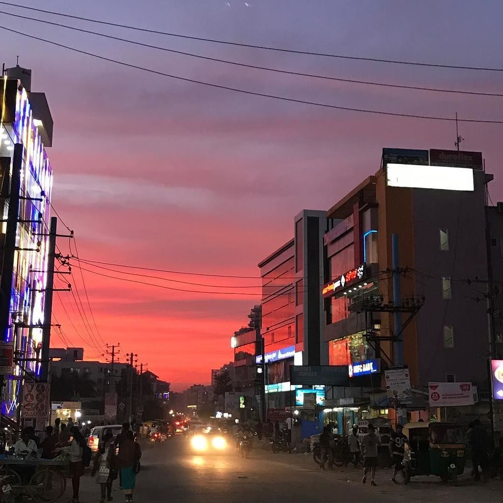 rajatagr's tweet photo. When god decides to play with filters. #bangalore #skyporn #shotoniphone7plus #nofilternee… https://t.co/T3JIrtG4xj https://t.co/vXAVE4uVuu