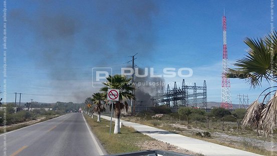 pulso_mx's tweet photo. #ÚltimaHora #SLP Reportan explosión en subestación eléctrica de Moctezuma (FOTOGALERÍA)
 https://t.co/f3kbJwqwDw https://t.co/K5W6IkGO3P