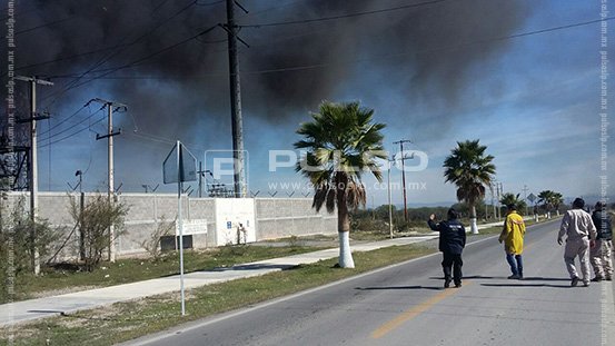 pulso_mx's tweet photo. #ÚltimaHora #SLP Reportan explosión en subestación eléctrica de Moctezuma (FOTOGALERÍA)
 https://t.co/f3kbJwqwDw https://t.co/K5W6IkGO3P