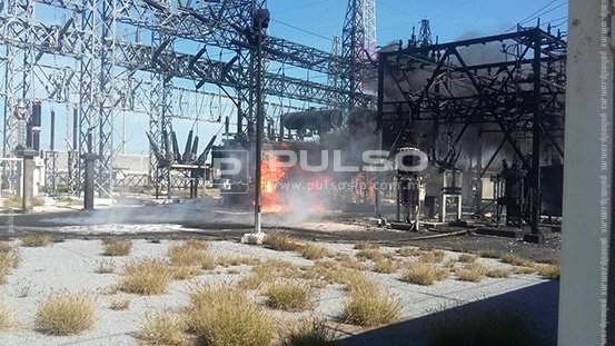pulso_mx's tweet photo. #ÚltimaHora #SLP Reportan explosión en subestación eléctrica de Moctezuma (FOTOGALERÍA)
 https://t.co/f3kbJwqwDw https://t.co/K5W6IkGO3P