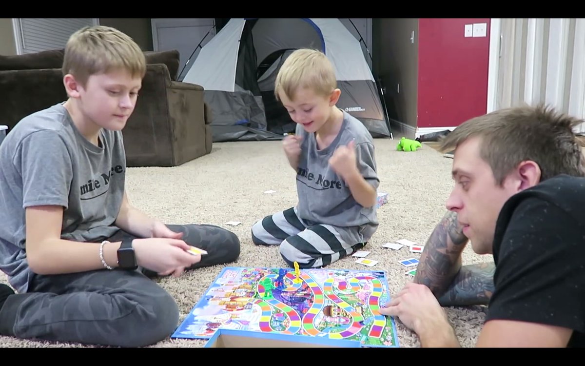 lozandal's tweet photo. This is cute😋❤
@RomanAtwood 
@_little_britt_ https://t.co/Pe37hzAytR