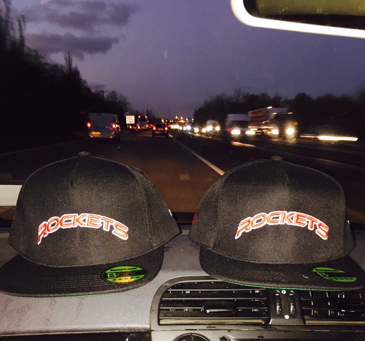 Harry_B_96's tweet photo. A big thankyou to @REDTeamwear for sorting the @essexrugby7s boys out with snap backs for Dubai #freshstash https://t.co/quBjI67J0S
