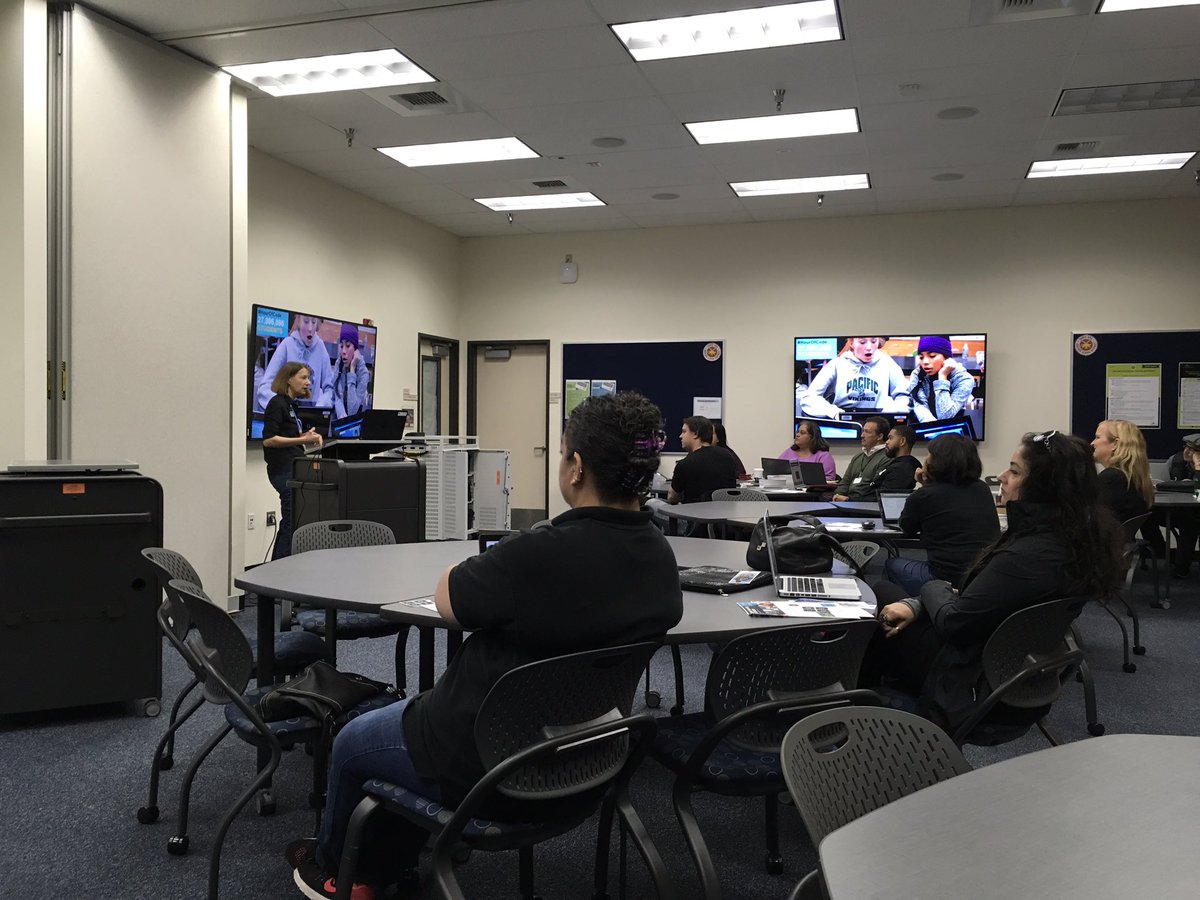TamaraJoyDavis's tweet photo. @StacyKTweets sharing #HourofCode resources. #litsausd #sausdcodes https://t.co/KPj2cSqrvV