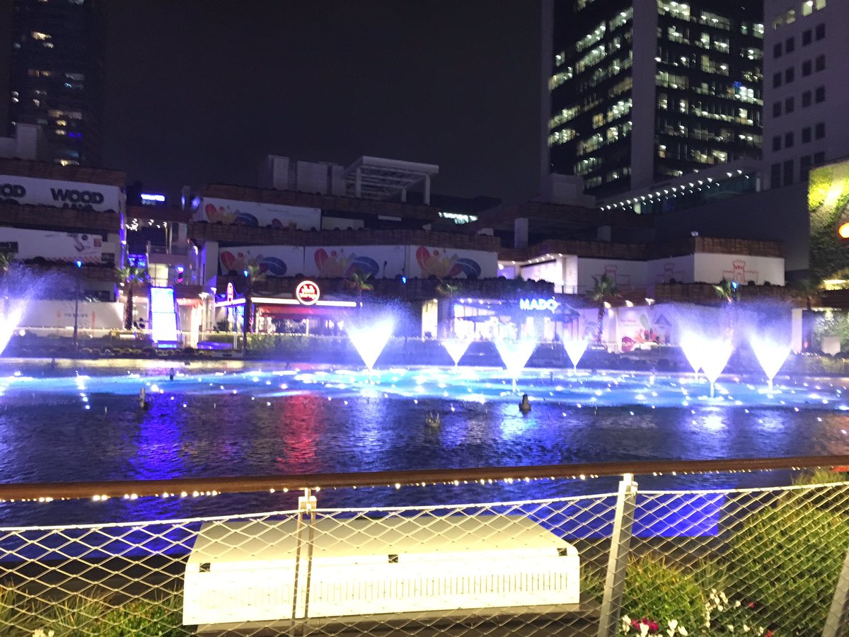 ist_expert's tweet photo. Water garden في الجزء الاسيوي 
مجموعة من المطاعم و نافورة راقصة 
يستحق الزيارة ❤️
@t0urism 
يتبع فيديو للمنطقة https://t.co/WIP0AdNBQS