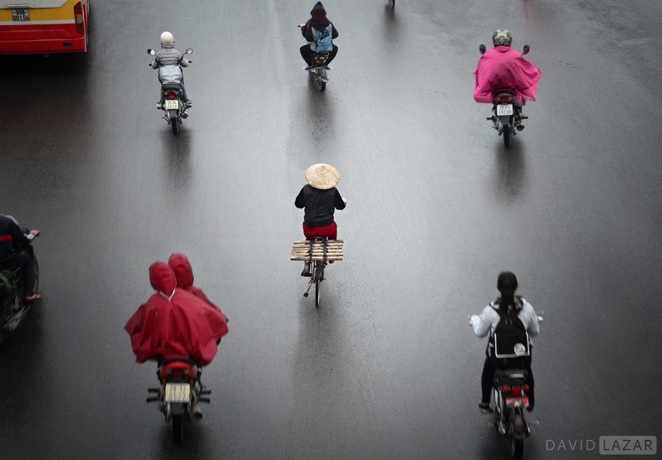 EarthShots's tweet image. RT Photo of the day: Hanoi Street Scene by David Lazar (@davidlazarphoto) earthshots.org/2016/11/hanoi-…